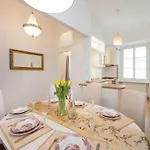 Codelli Deluxe Fresco Centre App With Balcony