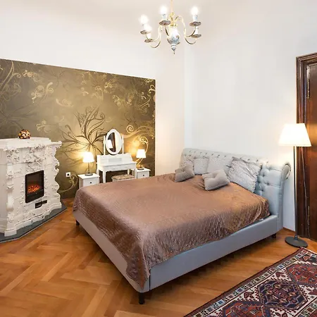 Codelli Deluxe Fresco Centre App With Balcony Laibach