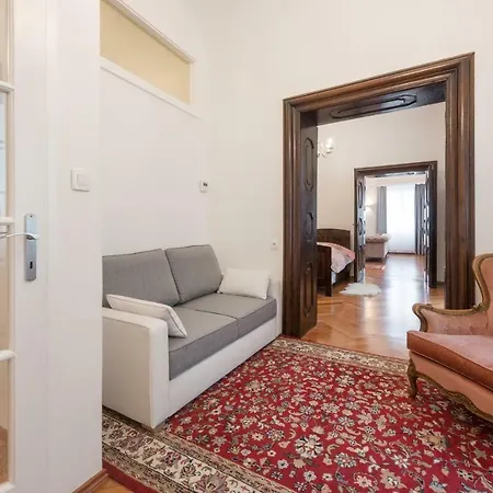 Codelli Deluxe Fresco Centre App With Balcony