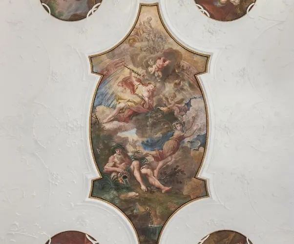 Codelli Deluxe Fresco Centre App With Balcony Apartment Laibach