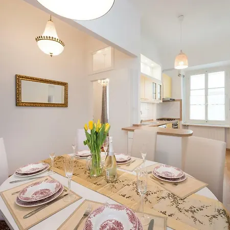 Codelli Deluxe Fresco Centre App With Balcony