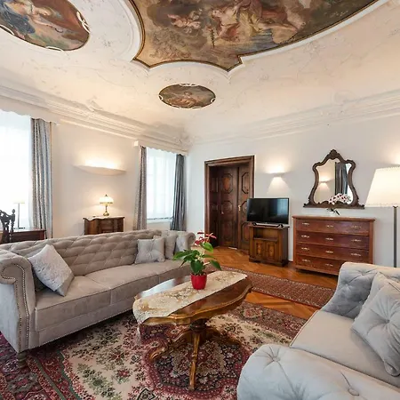 Codelli Deluxe Fresco Centre App With Balcony