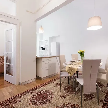 Codelli Deluxe Fresco Centre App With Balcony * Ljubljana