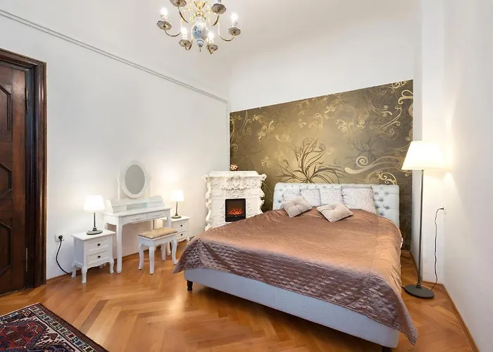 Codelli Deluxe Fresco Centre App With Balcony