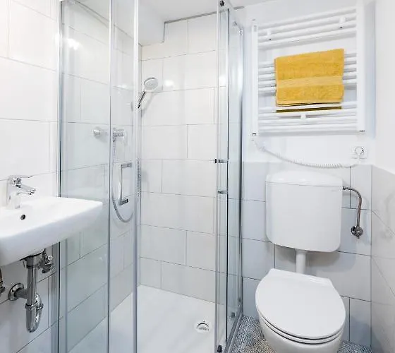 Codelli Deluxe Fresco Centre App With Balcony * ليوبليانا