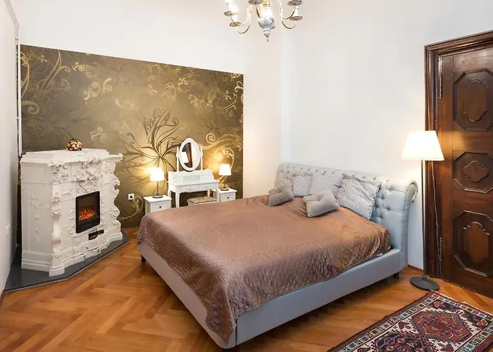 Codelli Deluxe Fresco Centre App With Balcony Liubliana