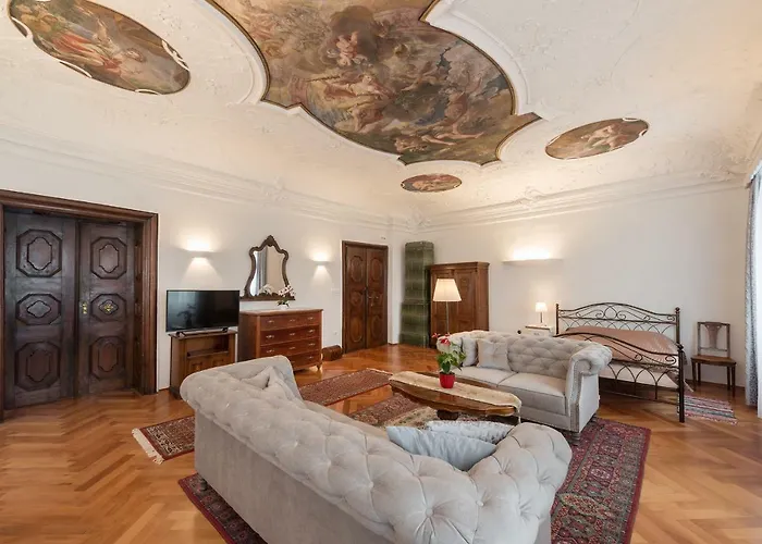 Codelli Deluxe Fresco Centre App With Balcony Apartamento